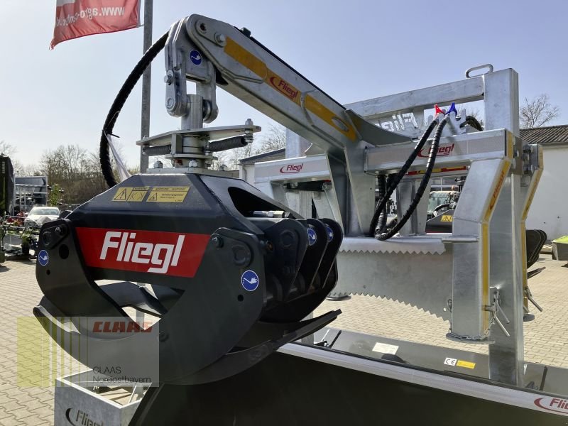 Ladekrane & Rückezange van het type Fliegl HYDR. RÜCKEZANGE COMBI RZ 185, Neumaschine in Schwandorf (Foto 1)