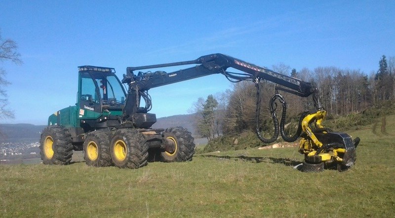 Ladekrane & Rückezange van het type John Deere 1470 D, Gebrauchtmaschine in Courrendlin (Foto 4)