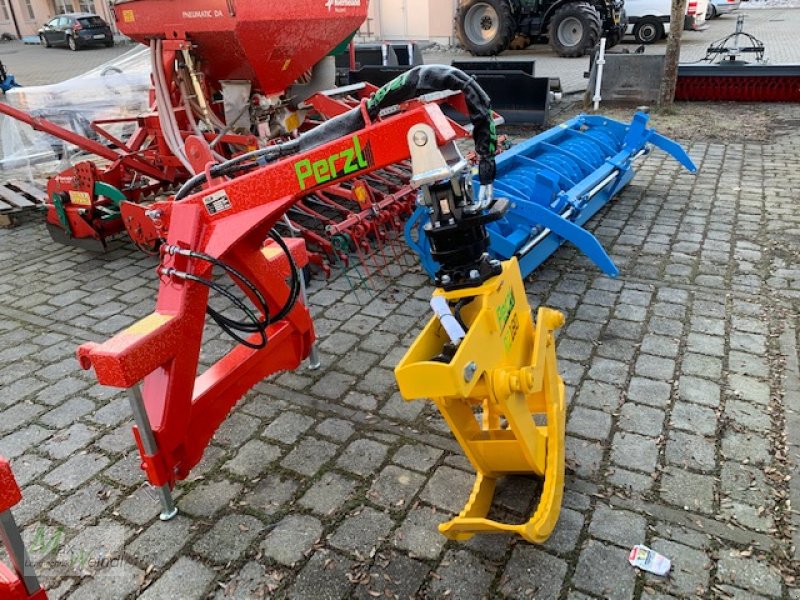 Ladekrane & Rückezange des Typs Perzl RZ 180, Neumaschine in Markt Schwaben (Bild 1)