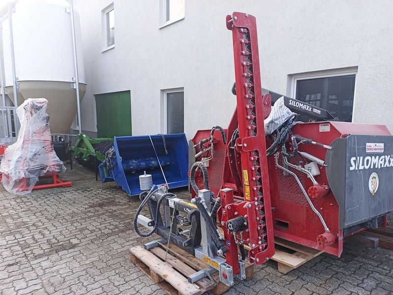 Ladekrane & Rückezange van het type Sonstige Fliegl Hecken- u. Seitenastschere für Frontanbau, Neumaschine in St. Marienkirchen (Foto 1)