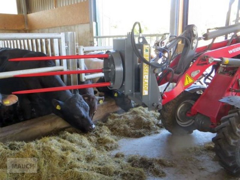 Ladeschaufel van het type Bressel & Lade Ballenabwickler, Neumaschine in Burgkirchen (Foto 1)