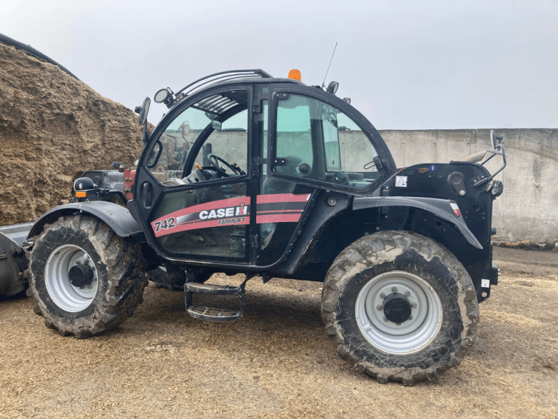 Ladeschaufel от тип Case IH FARMILT 742, Gebrauchtmaschine в ISIGNY-LE-BUAT (Снимка 1)