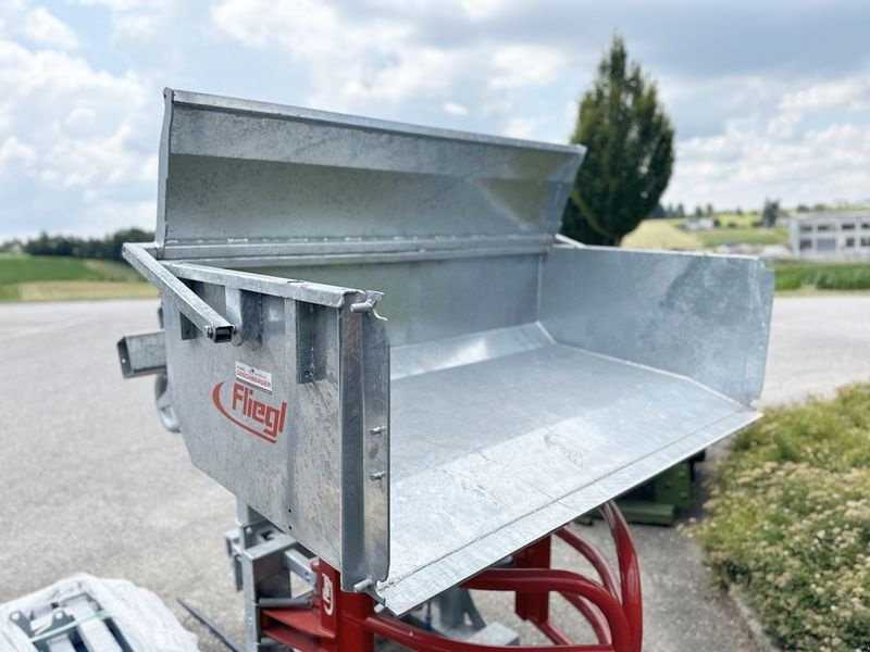 Ladeschaufel van het type Fliegl 1800 mm Heck- u. Hochkippschaufel, Neumaschine in St. Marienkirchen (Foto 4)