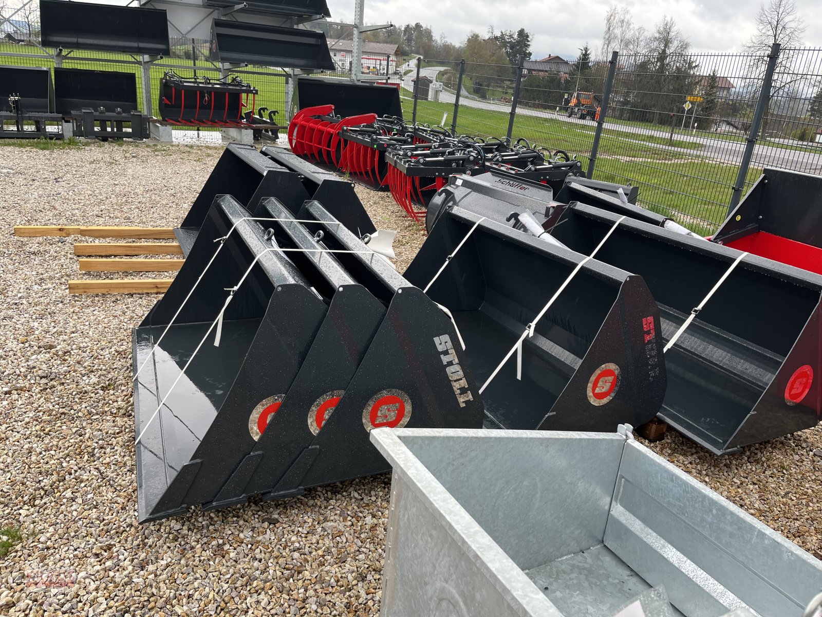 Ladeschaufel del tipo Stoll Frontladerschaufeln / Verschiedene Größen, Neumaschine en Geiersthal (Imagen 2)