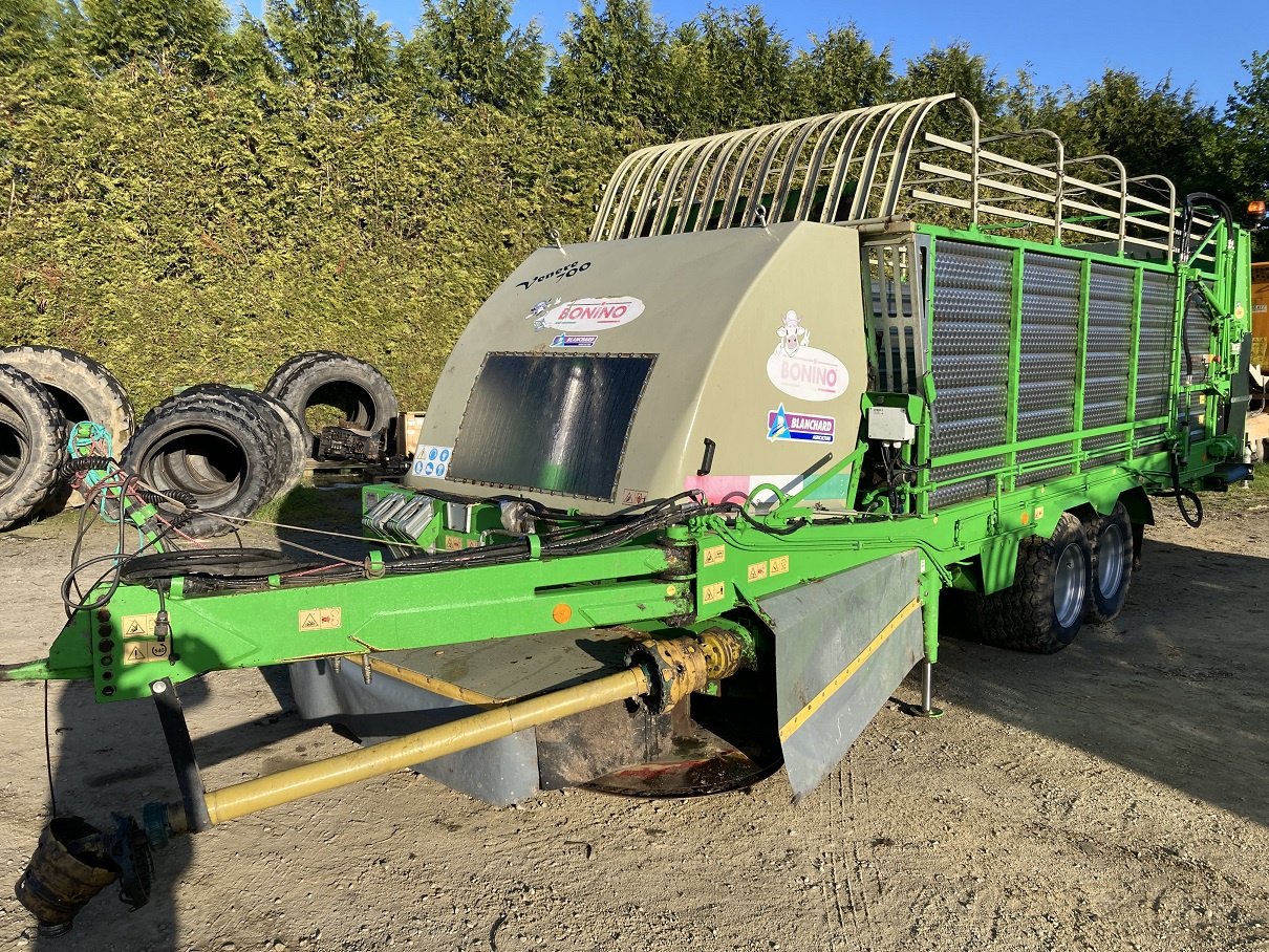 Ladewagen del tipo bonino VENERE 700, Gebrauchtmaschine en TREMEUR (Imagen 2)