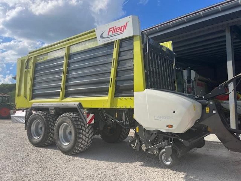 Ladewagen of the type Fliegl CARGOS 8400 TANDEM, Neumaschine in Bad Abbach (Picture 1)