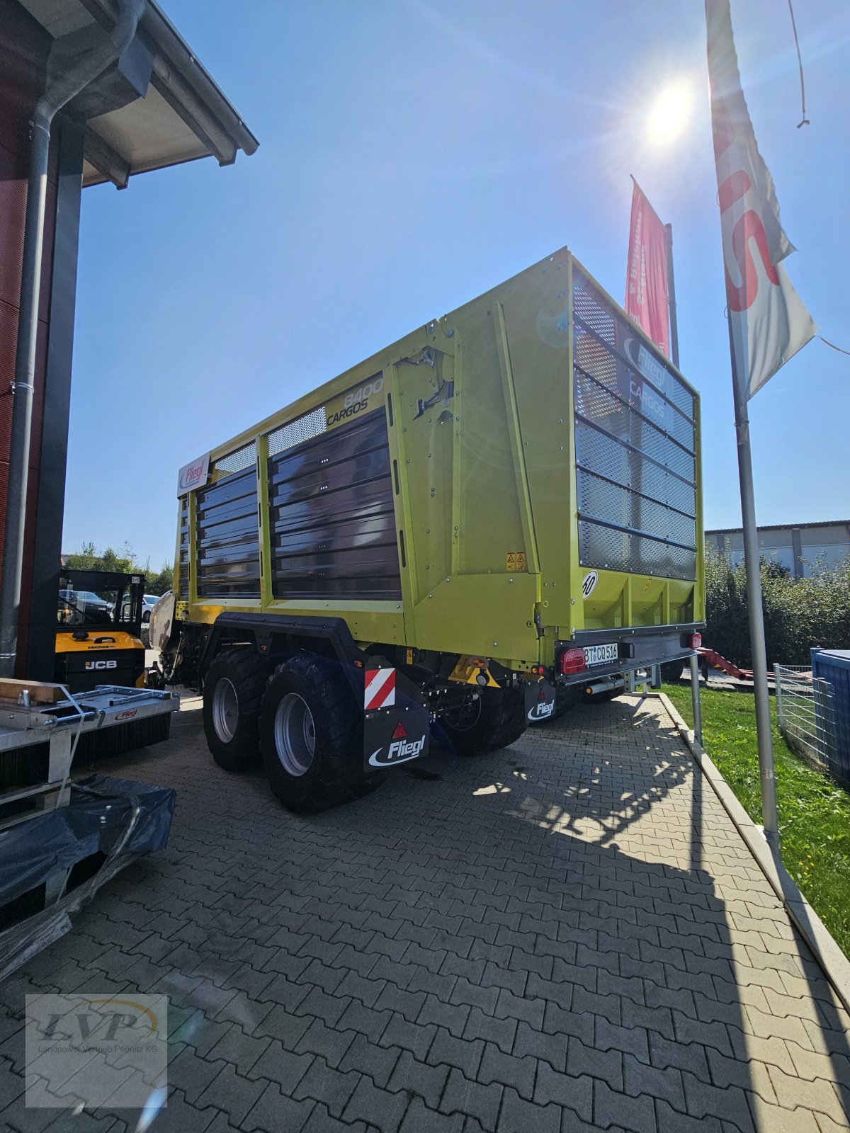 Ladewagen des Typs Fliegl Cargos 8400 Tandem, Neumaschine in Hohenau (Bild 4)