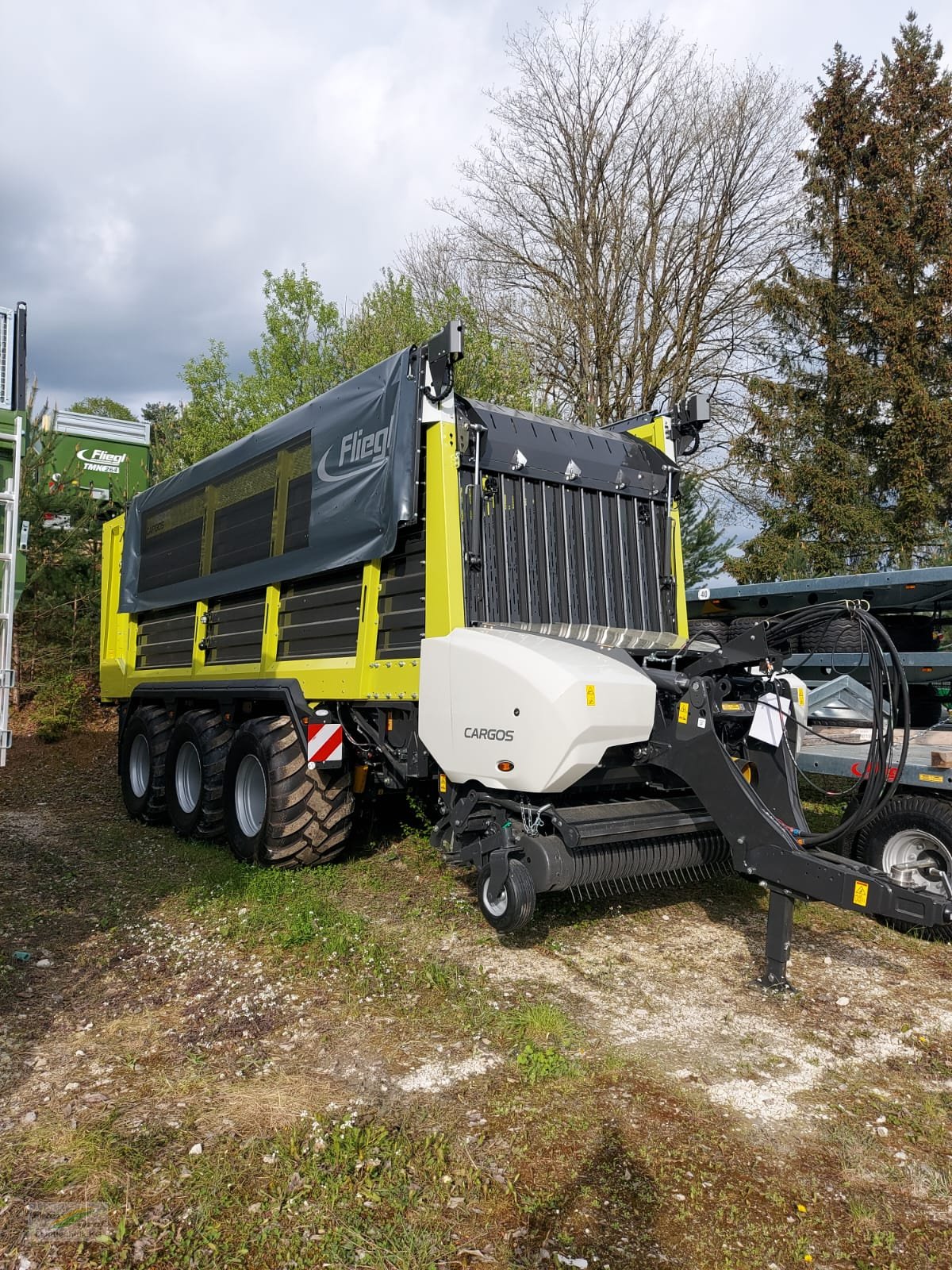 Ladewagen του τύπου Fliegl Cargos 8500 Tridem, Neumaschine σε Pegnitz-Bronn (Φωτογραφία 1)