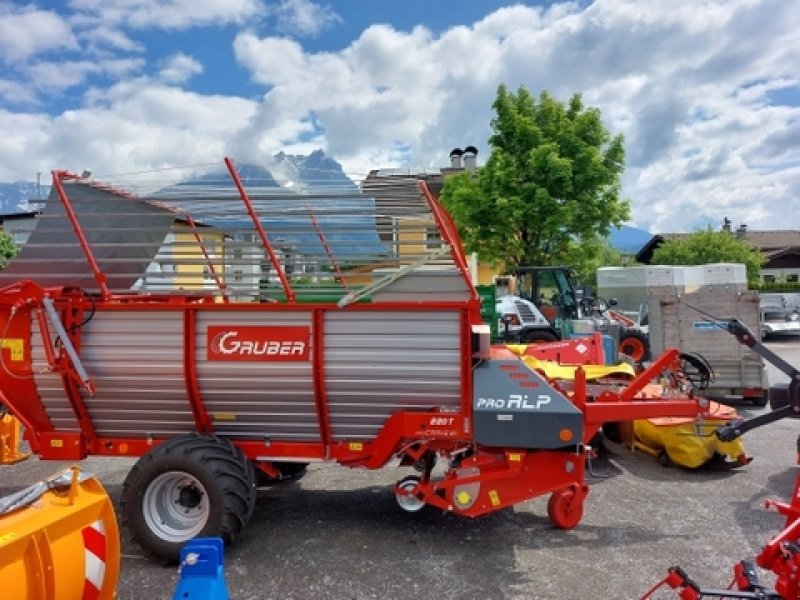 Ladewagen of the type Gruber Ladewagen PA220 T, Neumaschine in Bergheim (Picture 1)