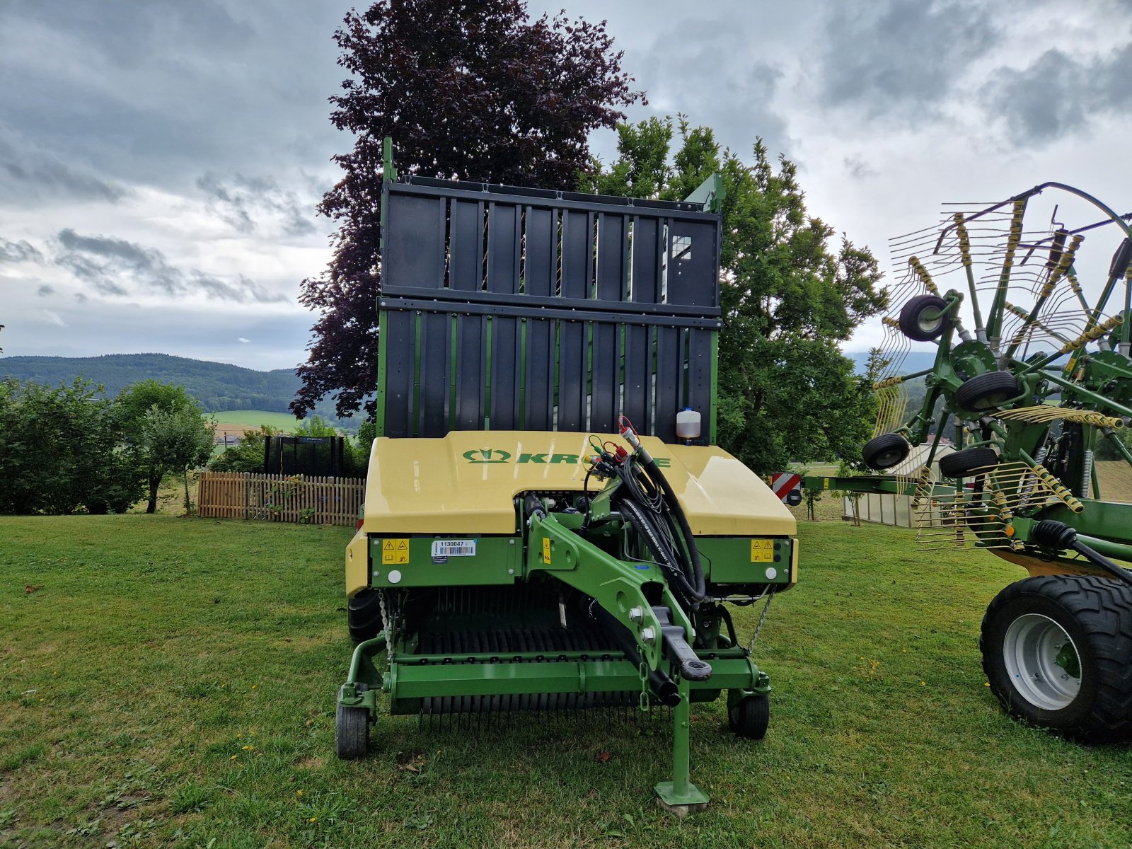 Ladewagen от тип Krone AX 310GL VORFÜHRMASCHINE, Neumaschine в Viechtach (Снимка 2)