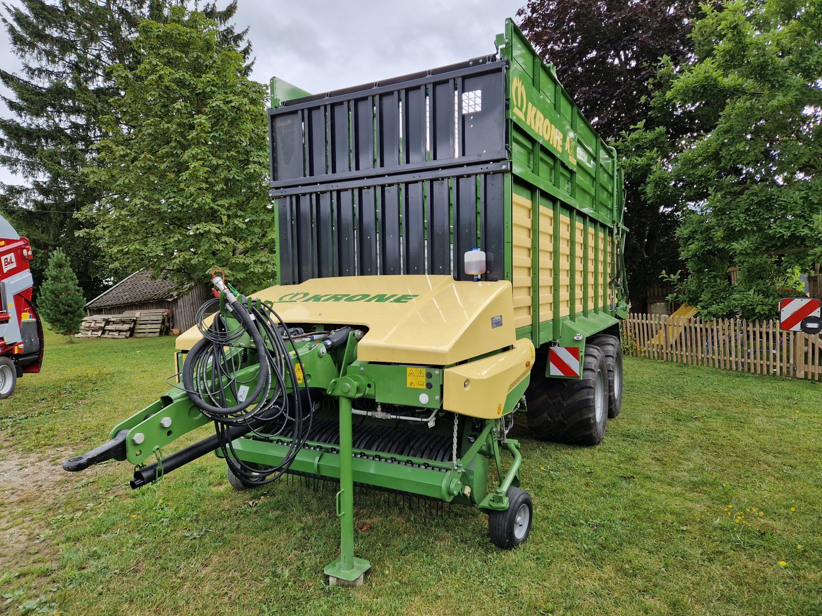 Ladewagen типа Krone AX 310GL VORFÜHRMASCHINE, Neumaschine в Viechtach (Фотография 4)