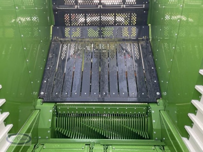 Ladewagen of the type Krone MX 370 GD, Vorführmaschine in Münzkirchen (Picture 18)