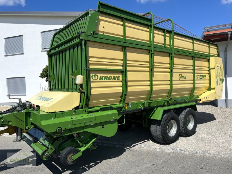 Ladewagen des Typs Krone Titan 6/42 GD All In mit Druckluftbremse und mit Zusatz-Tasträdern hinter der Pick-Up, Gebrauchtmaschine in Burgrieden (Bild 1)