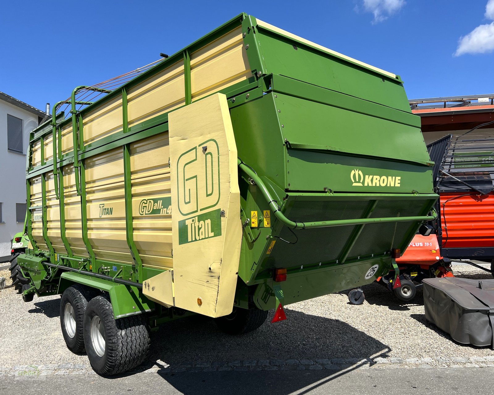 Ladewagen of the type Krone Titan 6/42 GD All In mit Druckluftbremse und mit Zusatz-Tasträdern hinter der Pick-Up, Gebrauchtmaschine in Burgrieden (Picture 3)