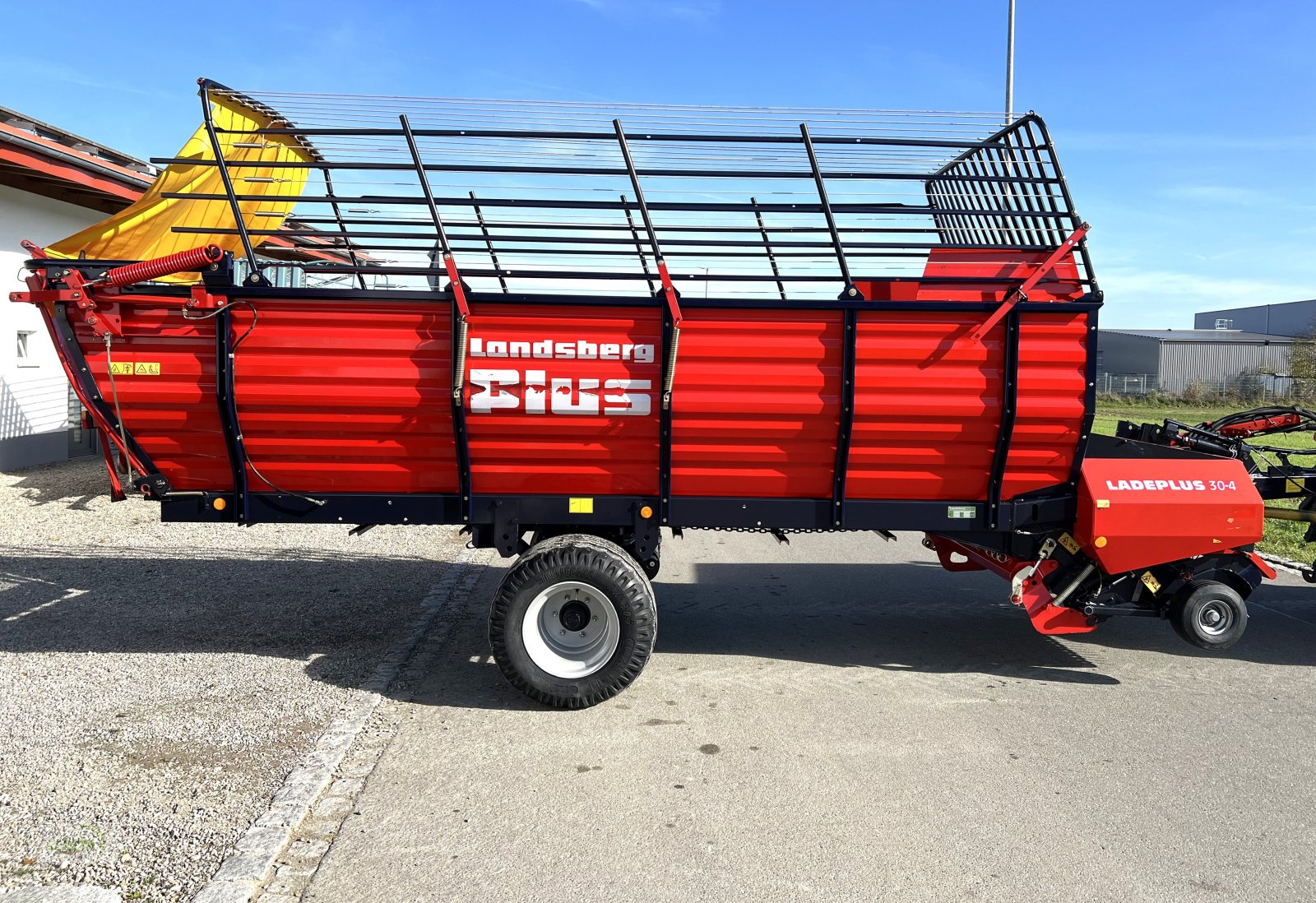 Ladewagen Türe ait Landsberg Ladeplus 30-4 mit Druckluftbremse - ähnlich Pöttinger Boss 2 - im guten Zustand, Gebrauchtmaschine içinde Burgrieden (resim 12)