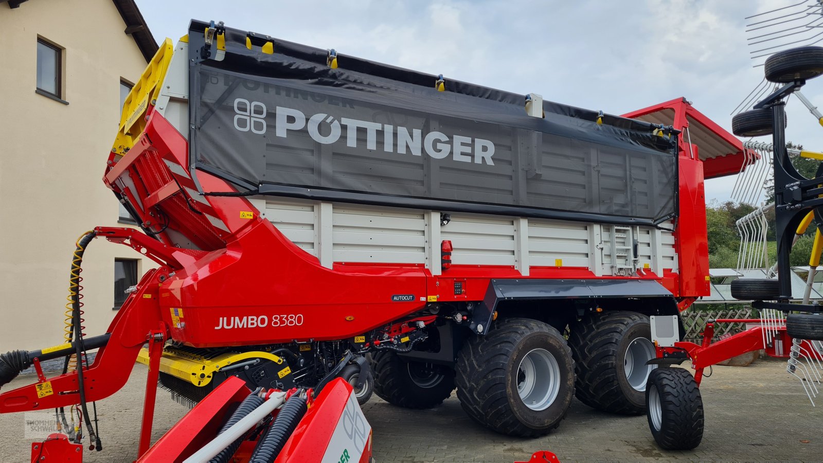 Ladewagen of the type Pöttinger Jumbo 8380, Neumaschine in Crombach/St.Vith (Picture 1)