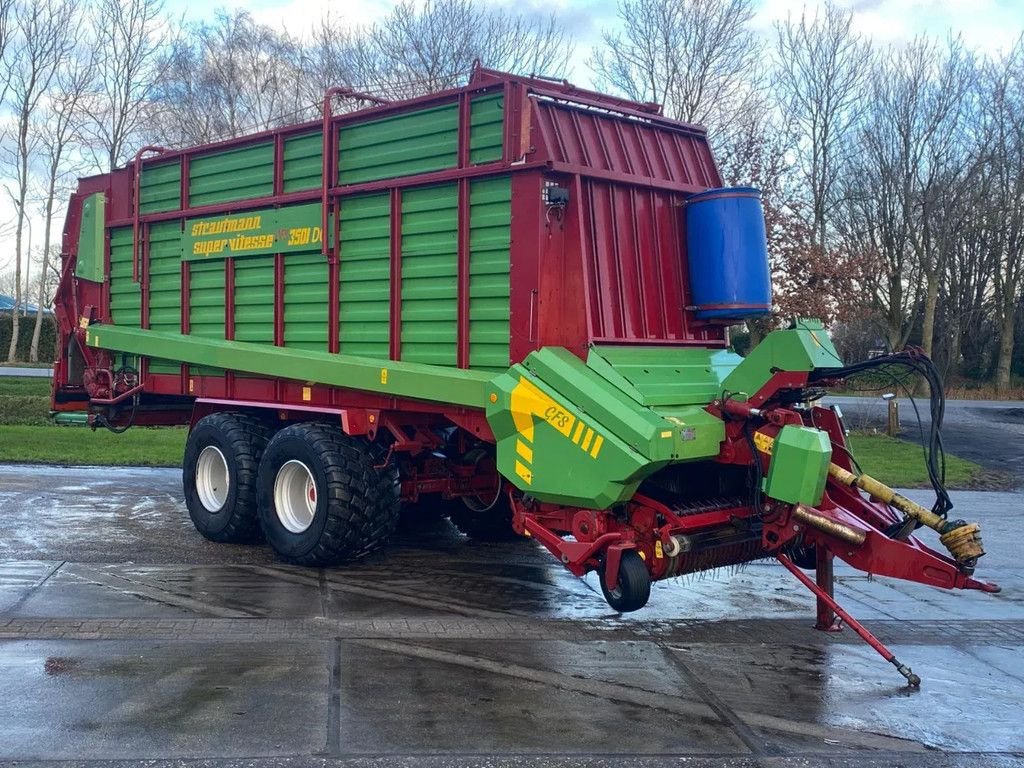 Ladewagen des Typs Strautmann CFS 3501 DO afvoerband stalvoeren, Gebrauchtmaschine in Ruinerwold (Bild 1)