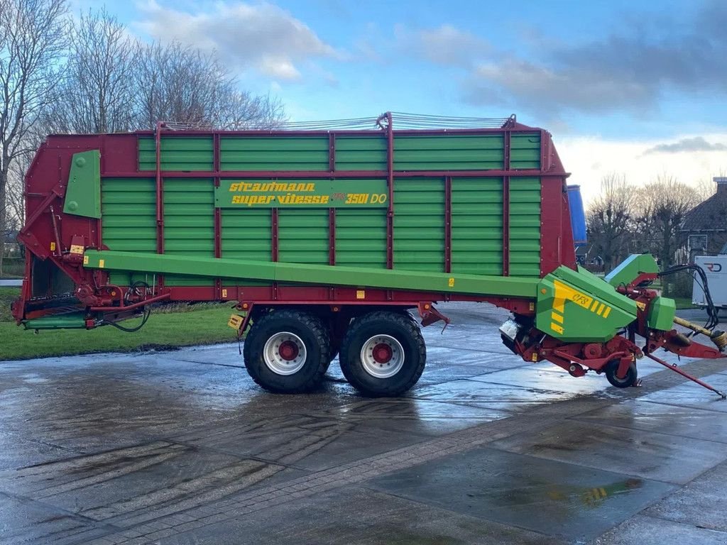 Ladewagen des Typs Strautmann CFS 3501 DO afvoerband stalvoeren, Gebrauchtmaschine in Ruinerwold (Bild 2)