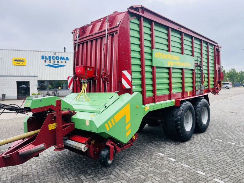 Ladewagen van het type Strautmann Giga Vitesse 3 Duo plus Opraapwagen, Gebrauchtmaschine in BOEKEL (Foto 1)