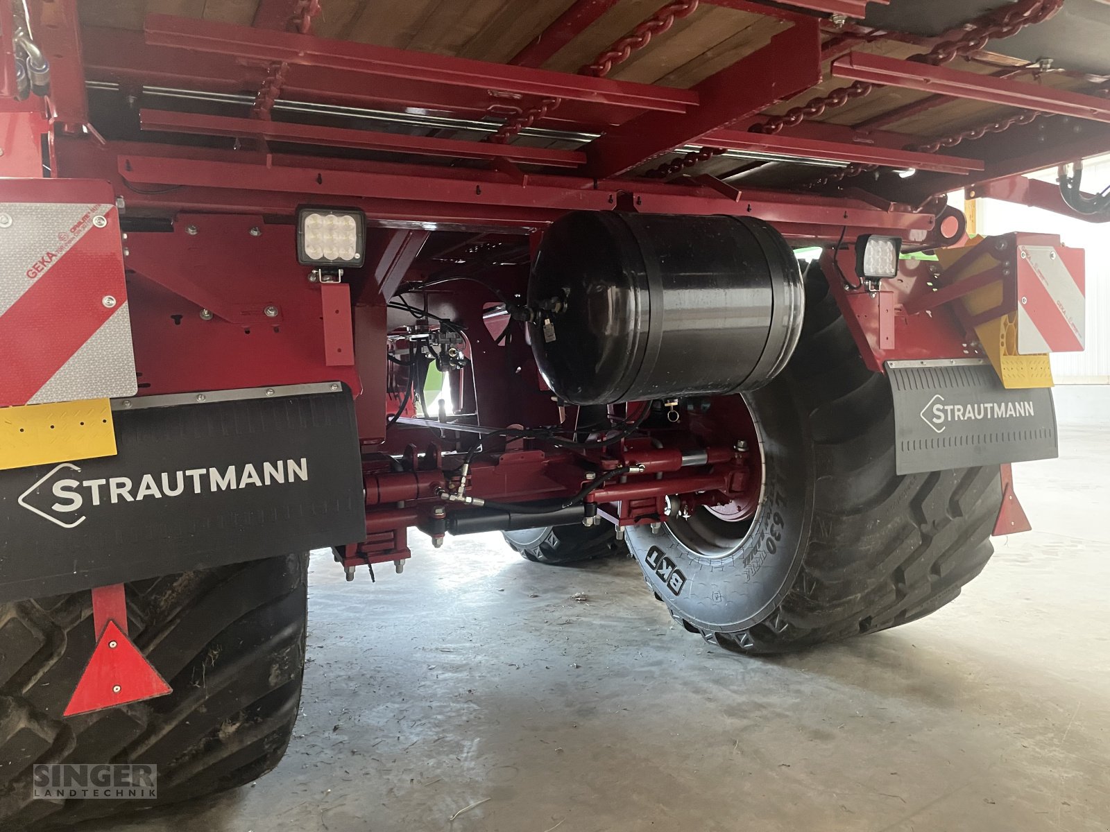 Ladewagen van het type Strautmann Giga-Vitesse 3601 CFS - Vorführmaschine, Neumaschine in Ebenhofen (Foto 8)