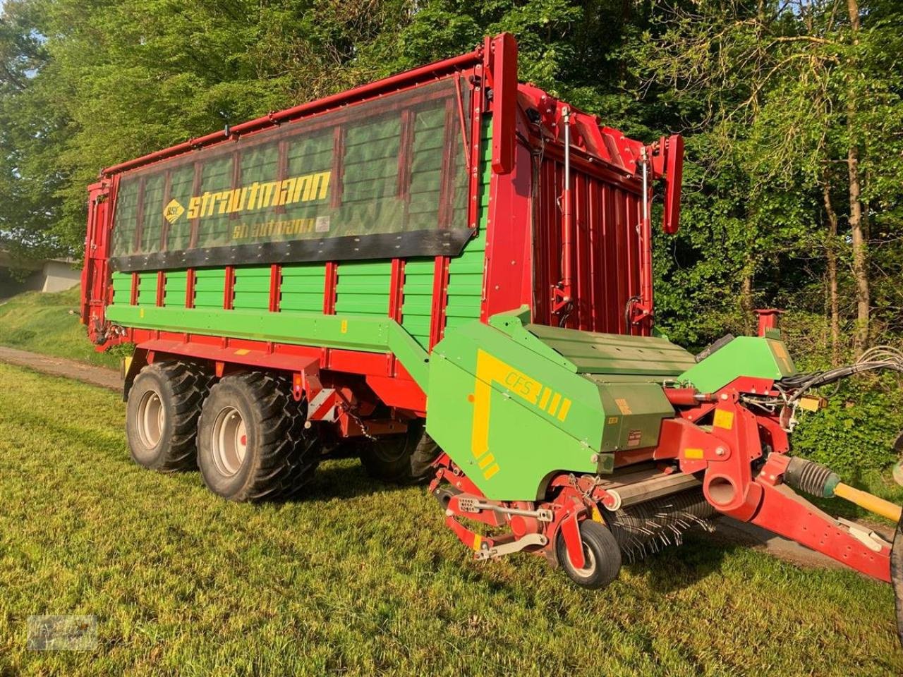 Ladewagen a típus Strautmann Giga Vitesse CFS 4402, Gebrauchtmaschine ekkor: Fürth / Burgfarrnbach (Kép 1)