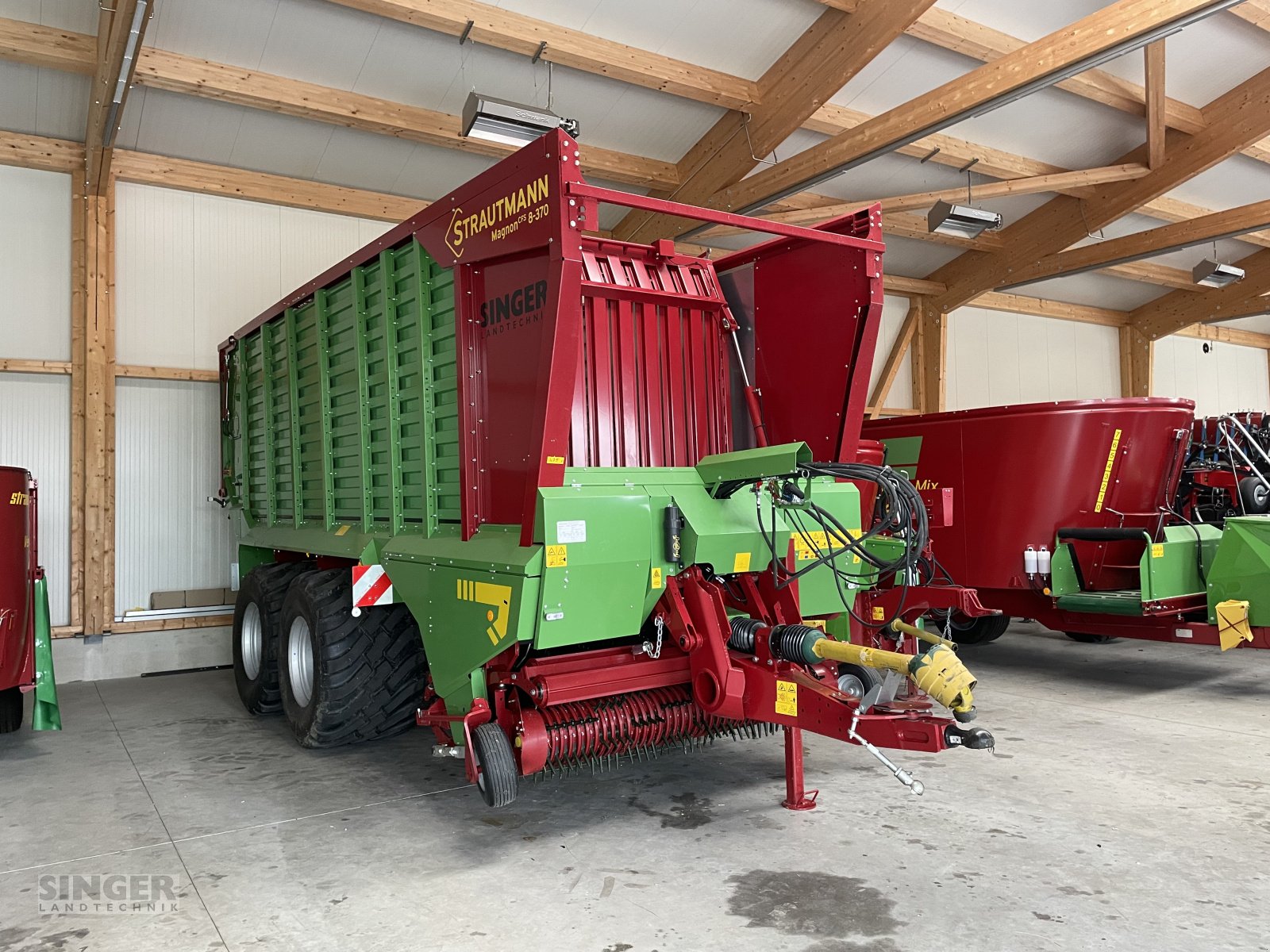 Ladewagen des Typs Strautmann Magnon CFS 8-370 Vorführmaschine, Neumaschine in Ebenhofen (Bild 2)