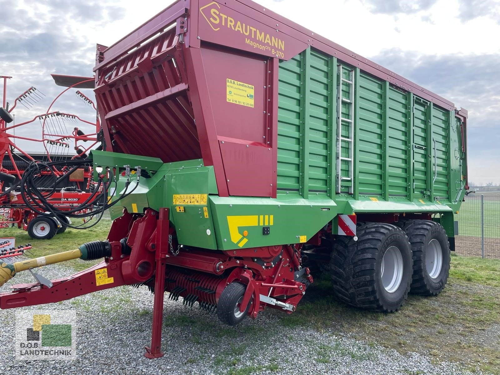 Ladewagen du type Strautmann Magnon CFS 8-370, Neumaschine en Lauterhofen (Photo 2)