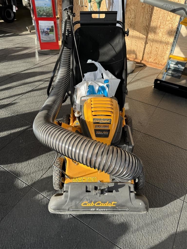 Laubsauggerät & Blasgerät du type Cub Cadet CSV 060, Gebrauchtmaschine en Kerteminde (Photo 1)