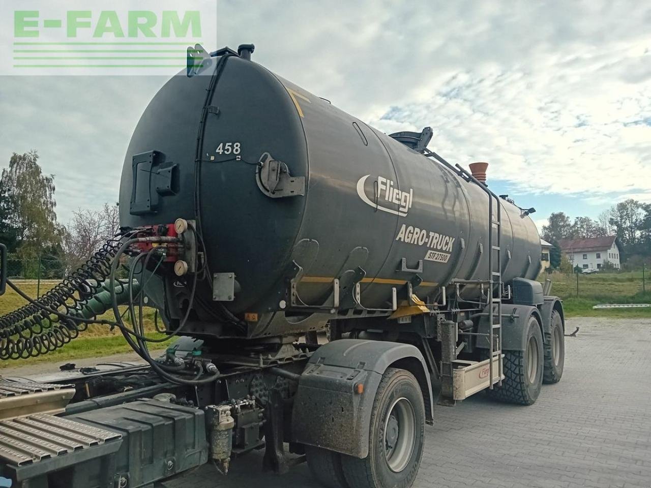 LKW van het type Fliegl stf 27500 sattel-transportfaß, güllefaß, Gebrauchtmaschine in NEUKIRCHEN V. WALD (Foto 1)