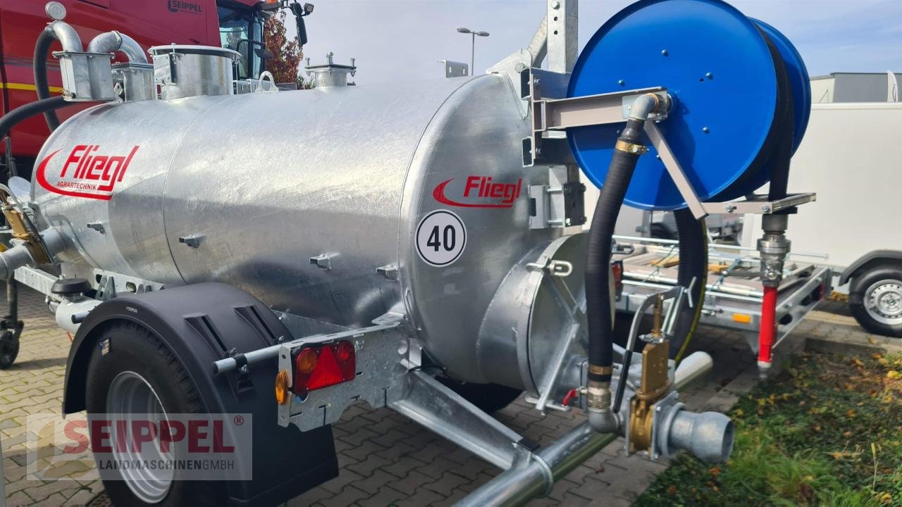 LKW of the type Fliegl WFW 4000 EINACHS WASSERFASSWAGEN, Neumaschine in Groß-Umstadt (Picture 1)