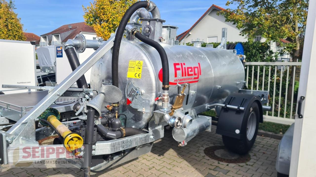 LKW of the type Fliegl WFW 4000 EINACHS WASSERFASSWAGEN, Neumaschine in Groß-Umstadt (Picture 5)