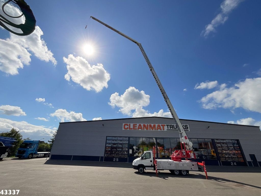 LKW of the type Iveco Daily 40C15 30 Meter Dachdecker Kran + Fly-Jib, Gebrauchtmaschine in ANDELST (Picture 1)