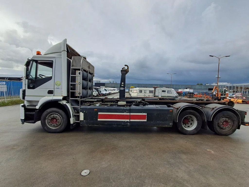 LKW of the type Iveco Stralis 260 Stralis AD260SY/PS CNG met haakarm VDL S 21-6400, Gebrauchtmaschine in Groningen (Picture 3)