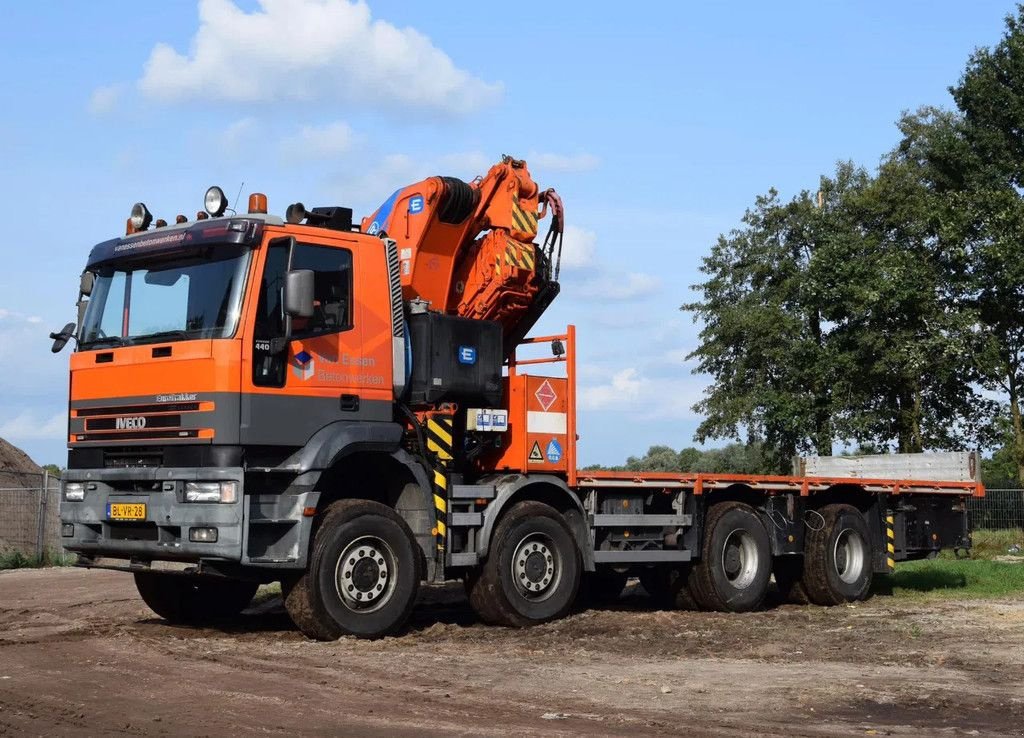 LKW des Typs Iveco Trakker 410 8X8 + Effer 460/6s + Fly Jib 4s, Gebrauchtmaschine in Harskamp (Bild 1)