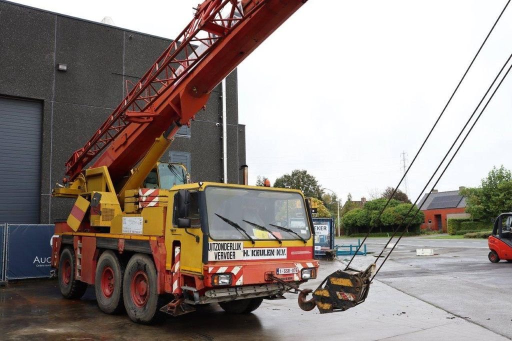 LKW des Typs Liebherr LTM 1058/1, Gebrauchtmaschine in Antwerpen (Bild 5)