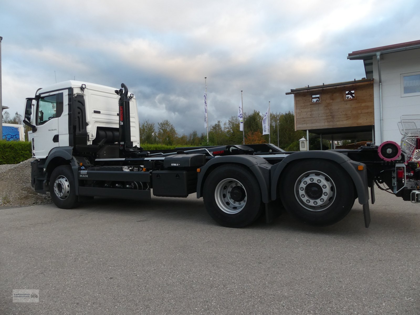 LKW of the type MAN TGS26.470, Neumaschine in Traunreut (Picture 16)