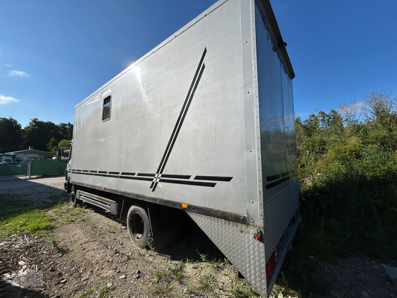 LKW Türe ait Mercedes-Benz 814, Gebrauchtmaschine içinde Pragsdorf (resim 11)