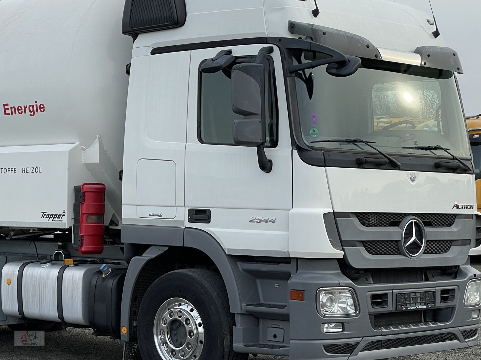 LKW des Typs Mercedes-Benz Actros 2544 Silo Holz Pellets 28m³ inkl. Waage, Gebrauchtmaschine in Sottrum (Bild 30)