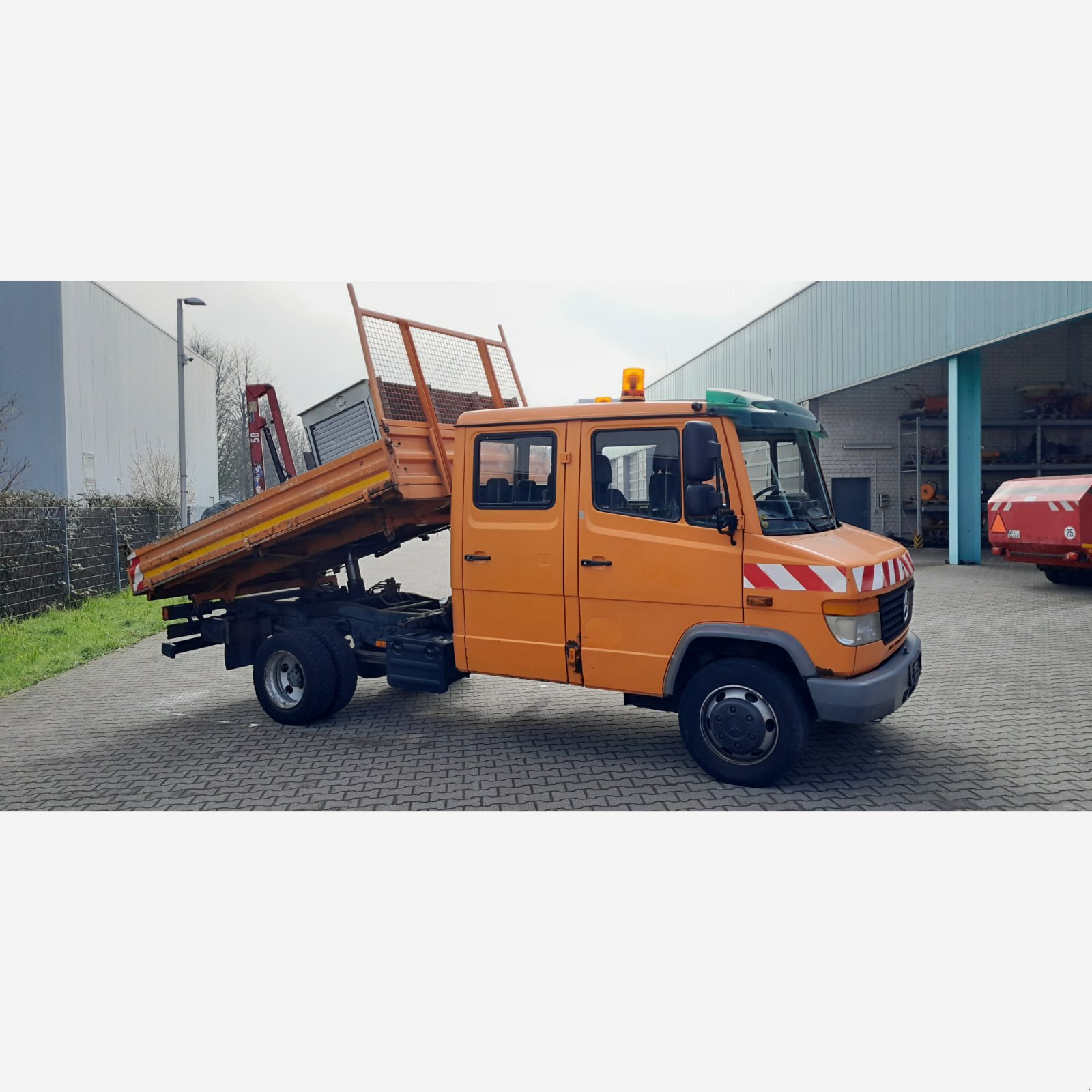 LKW of the type Mercedes-Benz Pritsche mit Kran, Gebrauchtmaschine in Sassenberg (Picture 2)