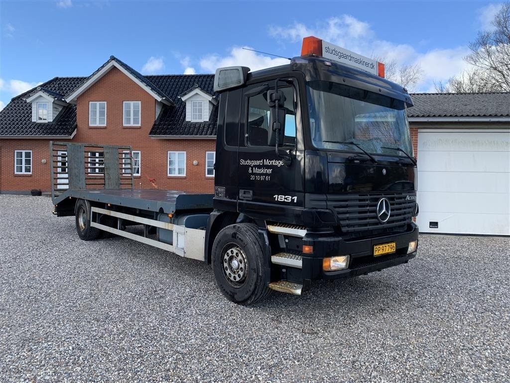 LKW Türe ait Mercedes Actros 1831 maskintransporter, Gebrauchtmaschine içinde Nørager (resim 3)