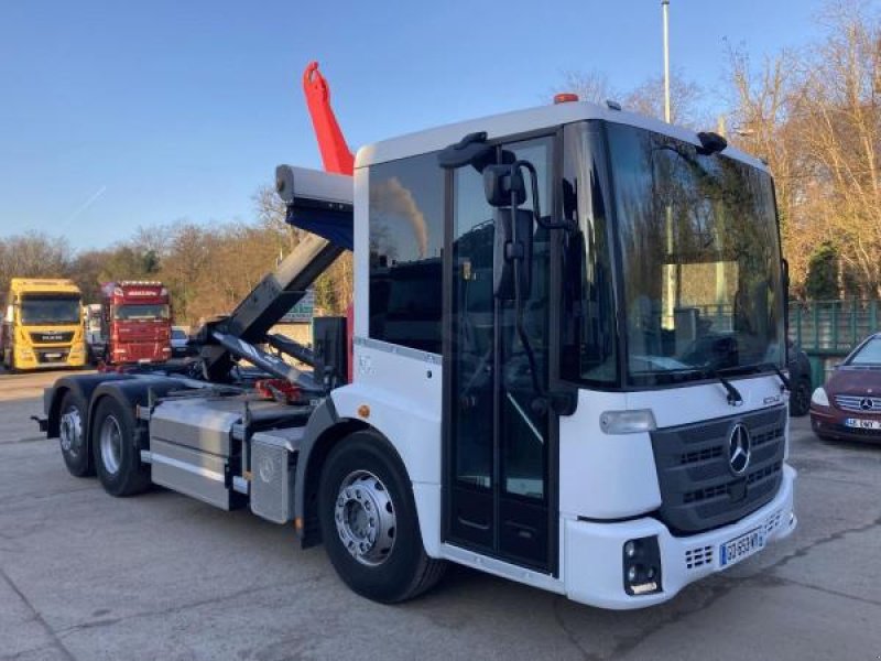 LKW от тип Mercedes Econic, Gebrauchtmaschine в Bourron Marlotte (Снимка 2)