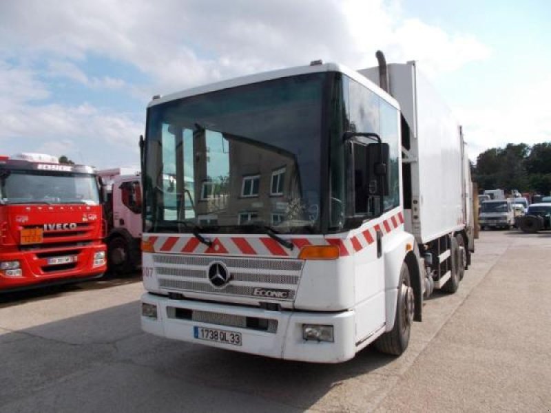 LKW du type Mercedes Econic, Gebrauchtmaschine en Bourron Marlotte (Photo 1)