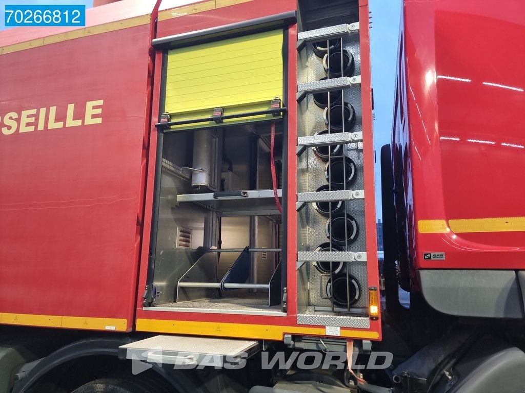 LKW van het type Renault Kerax 430 8X4 fire truck Feuerwehr 15.000 Liter Low mileage, Gebrauchtmaschine in Veghel (Foto 10)