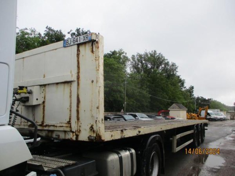 LKW of the type Renault Kerax 450, Gebrauchtmaschine in Bourron Marlotte