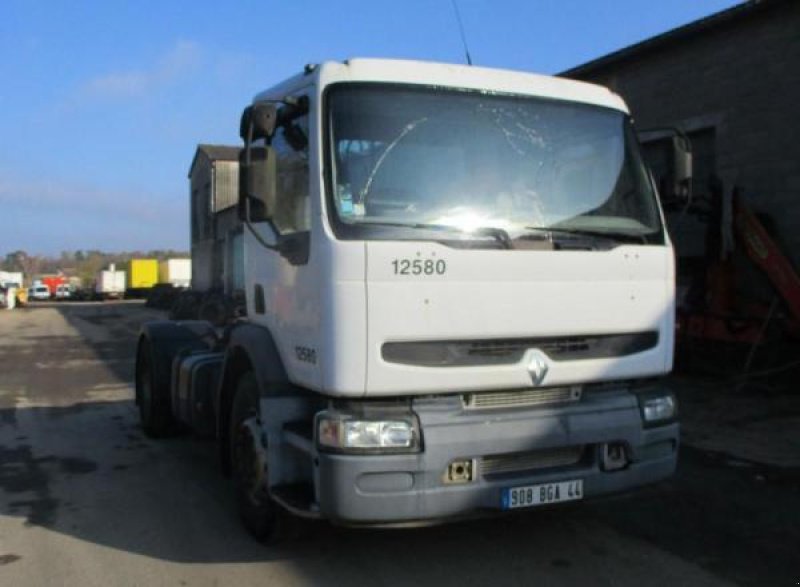 LKW du type Renault Premium, Gebrauchtmaschine en Bourron Marlotte (Photo 2)