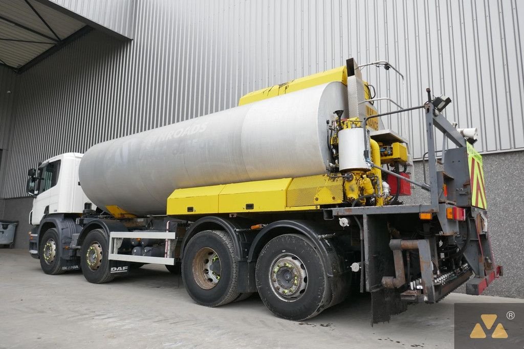 LKW of the type Scania P380 8x2, Gebrauchtmaschine in Zevenbergen (Picture 9)