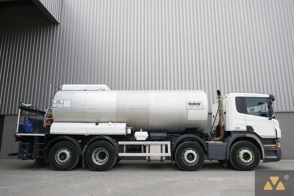 LKW of the type Scania P380 8x2, Gebrauchtmaschine in Zevenbergen (Picture 2)