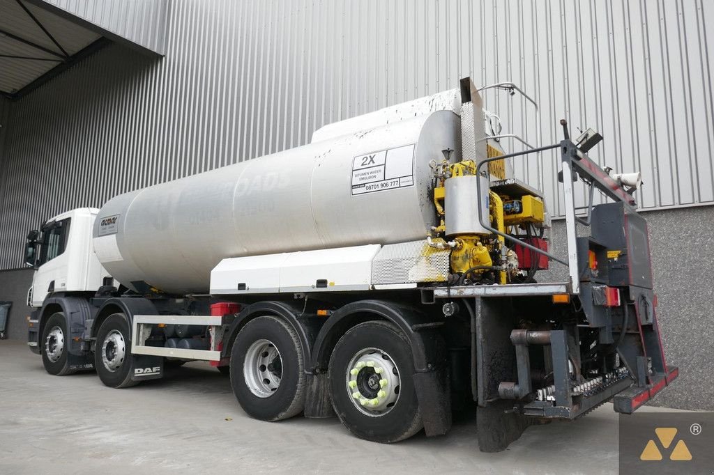 LKW of the type Scania P380 8x2, Gebrauchtmaschine in Zevenbergen (Picture 9)