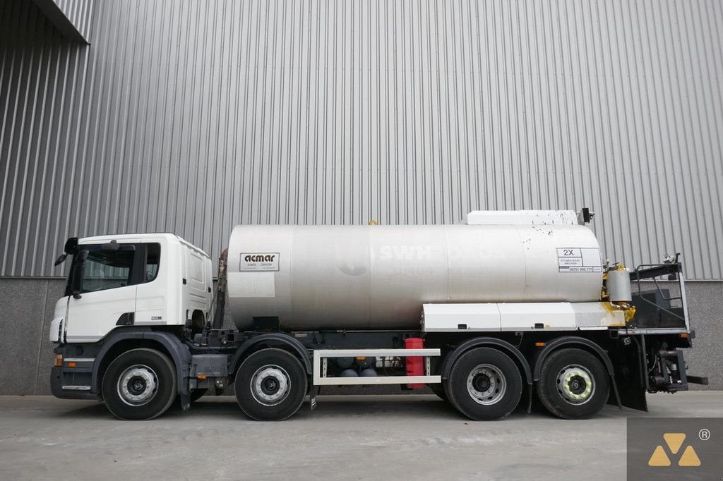 LKW of the type Scania P380 8x2, Gebrauchtmaschine in Zevenbergen (Picture 1)