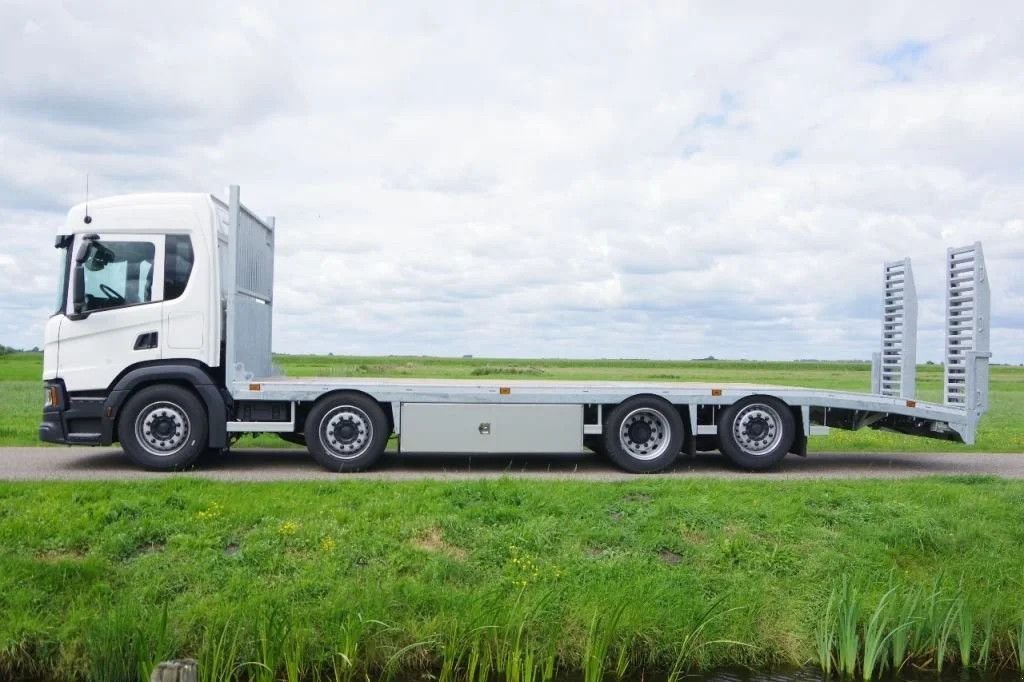 LKW des Typs Scania P420 37-tons oprijwagen 8x2 37-85 GERESERVEERD, Gebrauchtmaschine in Groenekan (Bild 3)